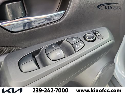 Used 2021 Nissan Kicks SV w/ Interior Electronics Package FWD image 21