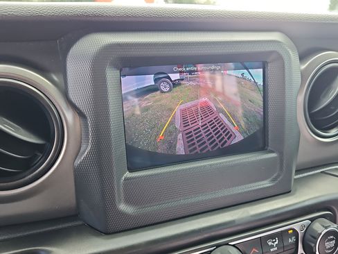 Used 2023 Jeep Wrangler Sport image 17