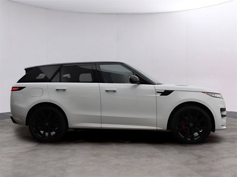 New 2025 Land Rover Range Rover Sport Dynamic SE image 4