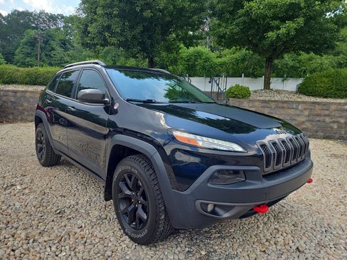 Used 2016 Jeep Cherokee Trailhawk w/ Leather Interior Group AWD/4WD image 26