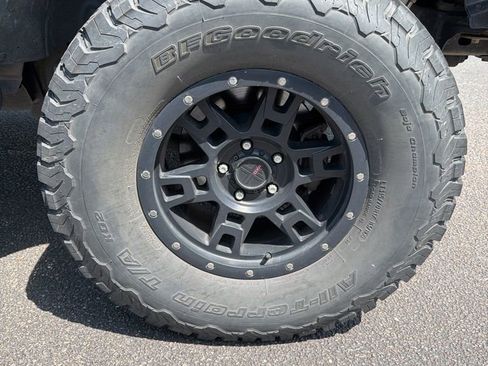 Used 2019 Jeep Wrangler Unlimited Rubicon w/ Cold Weather Group AWD/4WD image 6