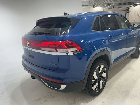 Used 2025 Volkswagen Atlas Cross Sport SE image 12