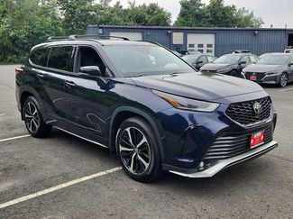 Used 2022 Toyota Highlander XSE video 3