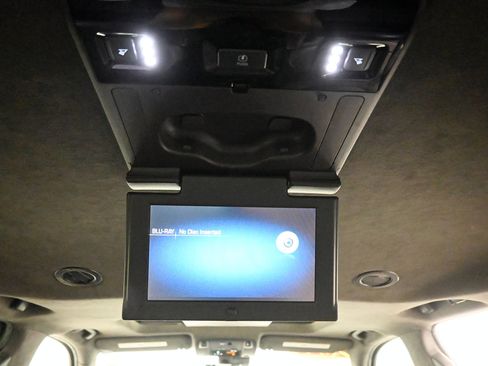 Used 2020 Cadillac Escalade ESV Platinum image 30