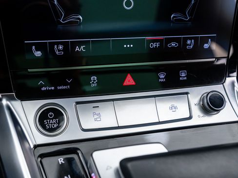 Used 2022 Audi e-tron Premium Plus w/ Premium Plus Package image 23