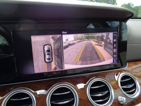 Used 2019 Mercedes-Benz E 300 4MATIC image 16