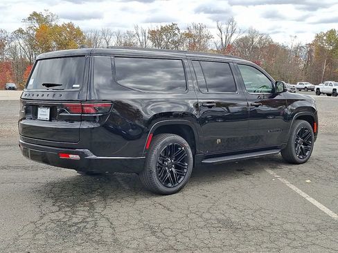 New 2025 Jeep Wagoneer L Series II w/ Premium Group I image 7