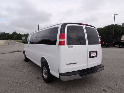 Used 2025 Chevrolet Express 3500 LT w/ LT Preferred Equipment Group RWD image 5