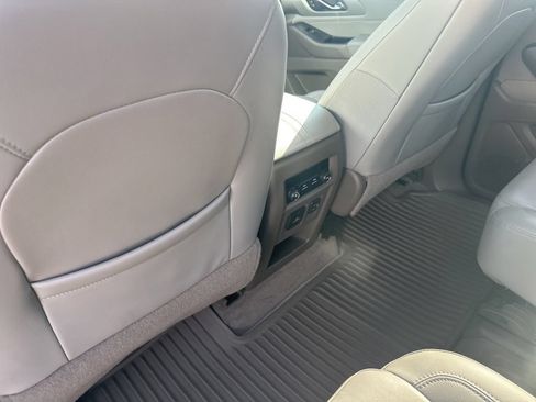Used 2019 Chevrolet Traverse LT w/ LT Premium Package FWD image 25