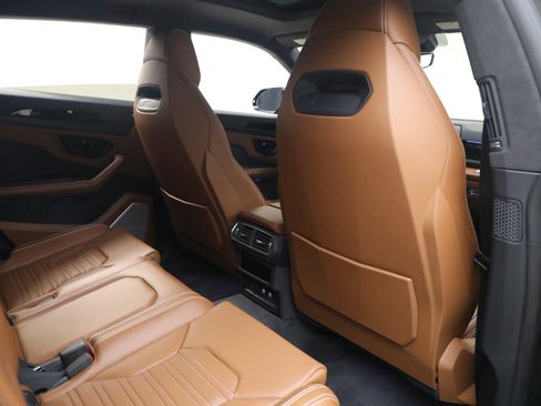 Used 2025 Lamborghini Urus SE AWD/4WD image 24