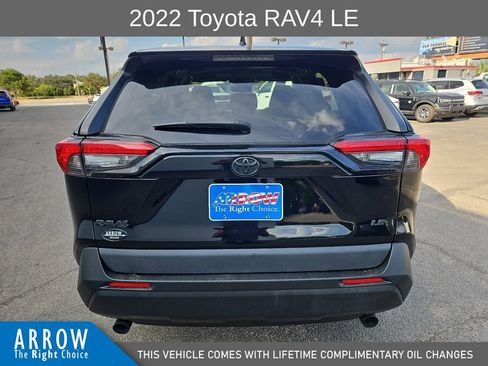Used 2022 Toyota RAV4 LE image 11