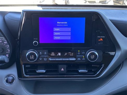 Certified 2023 Toyota Highlander L image 26