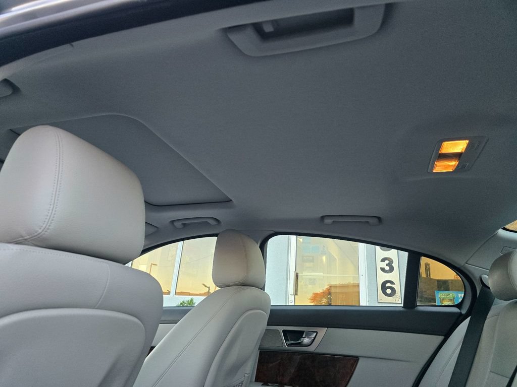 Used 2013 Jaguar XF RWD image 13