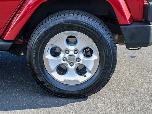 Used 2013 Jeep Wrangler Unlimited Sahara image 10