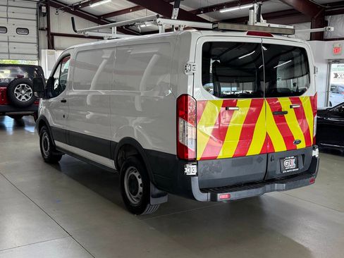 Used 2016 Ford Transit 250 130 Low Roof RWD image 4