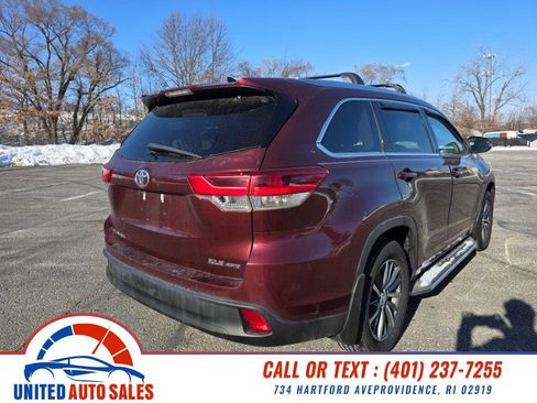 Used 2017 Toyota Highlander XLE image 5