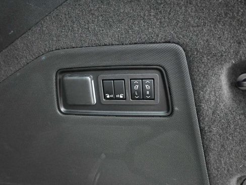 Used 2023 Cadillac Escalade ESV Premium Luxury Platinum image 27