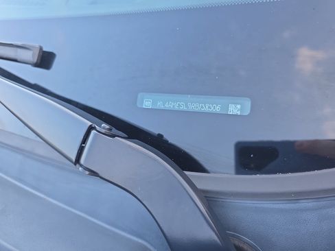 Used 2024 Buick Encore GX Sport Touring AWD/4WD image 32