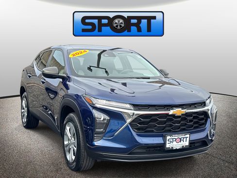 Used 2024 Chevrolet Trax LS image 3