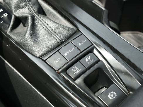 Used 2025 Toyota Camry LE FWD image 23