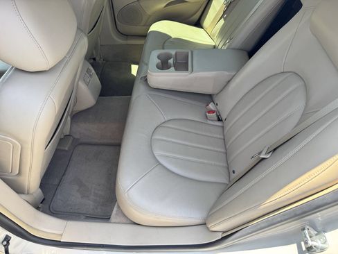 Used 2011 Buick Lucerne CXL FWD image 29