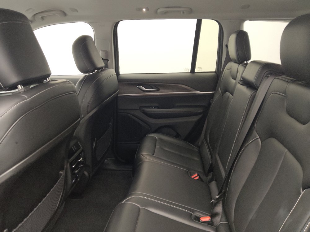 Used 2023 Jeep Grand Cherokee Limited AWD/4WD image 18