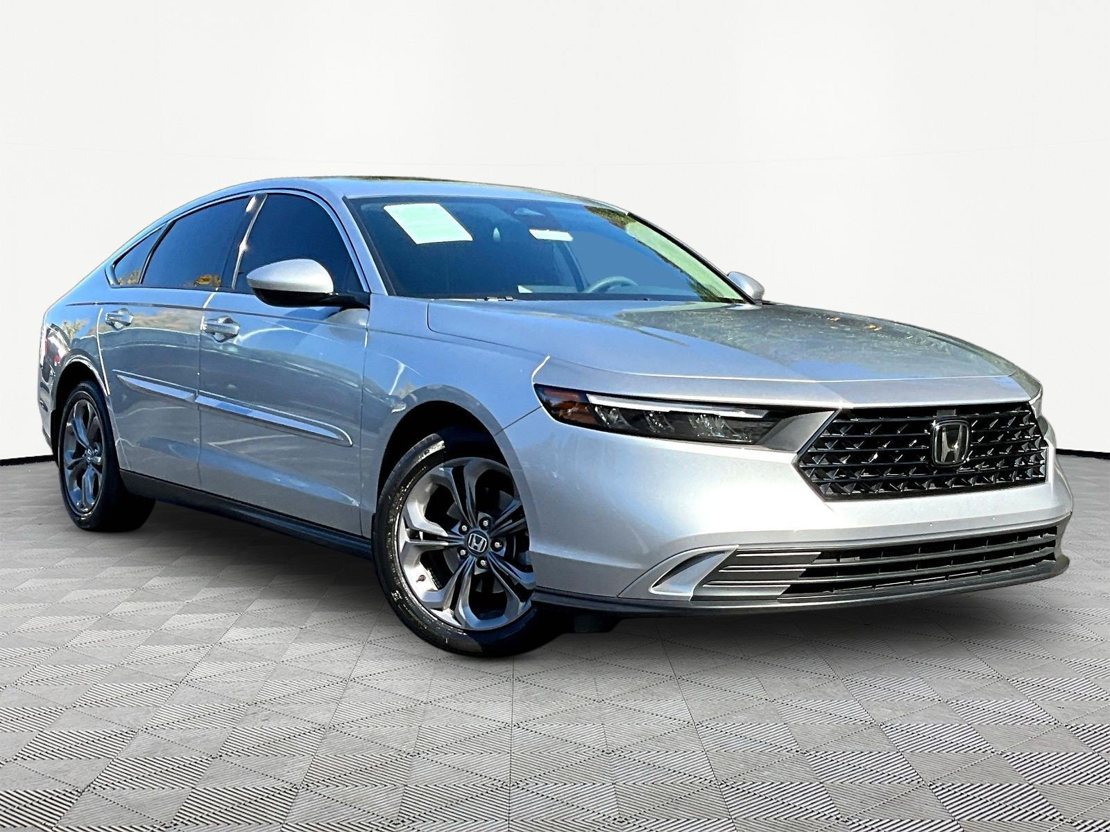 Used 2024 Honda Accord EX image 3