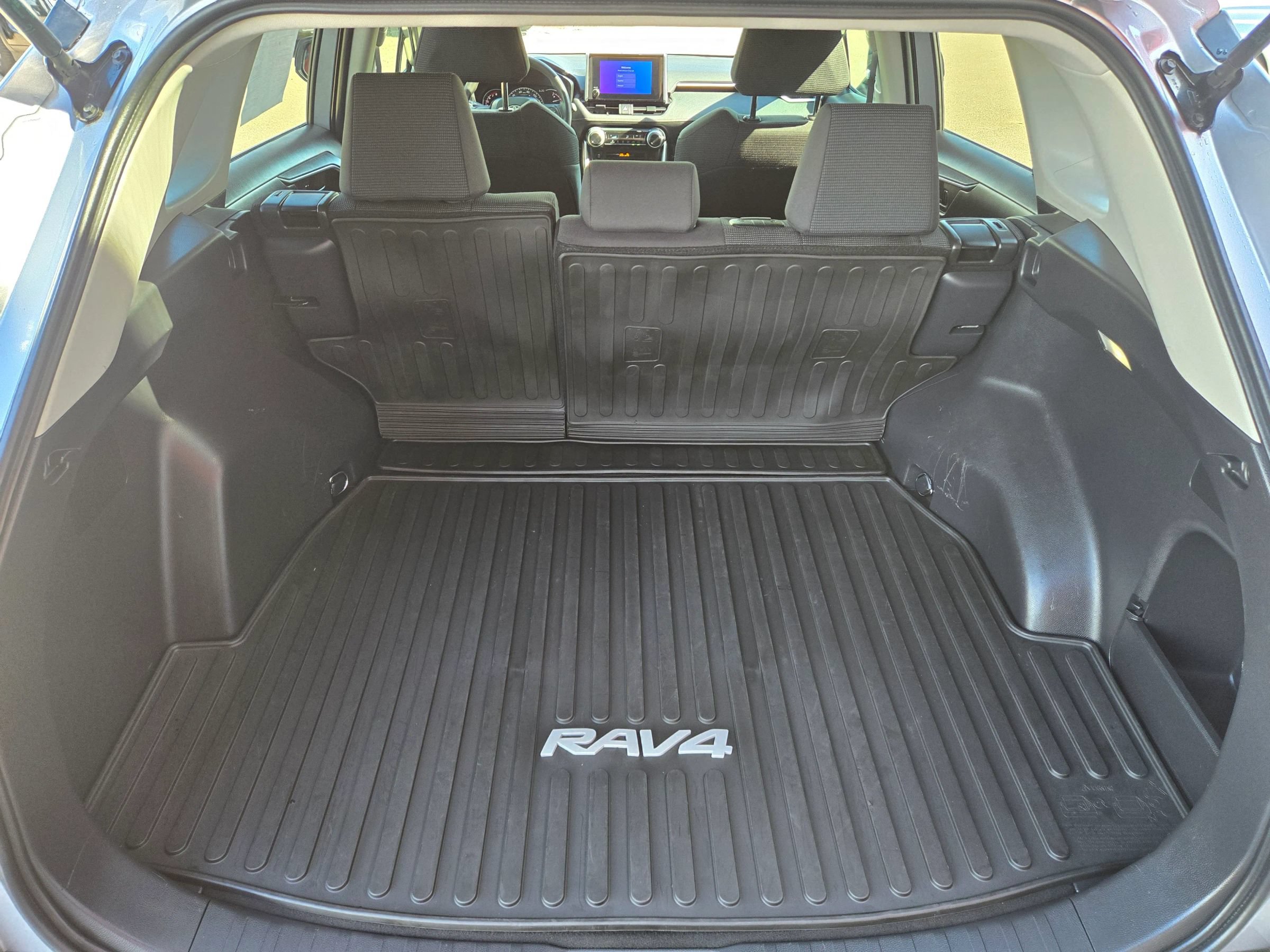 Used 2023 Toyota RAV4 LE FWD image 8