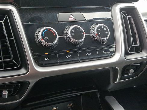 Used 2022 Kia Sorento LX AWD/4WD image 15