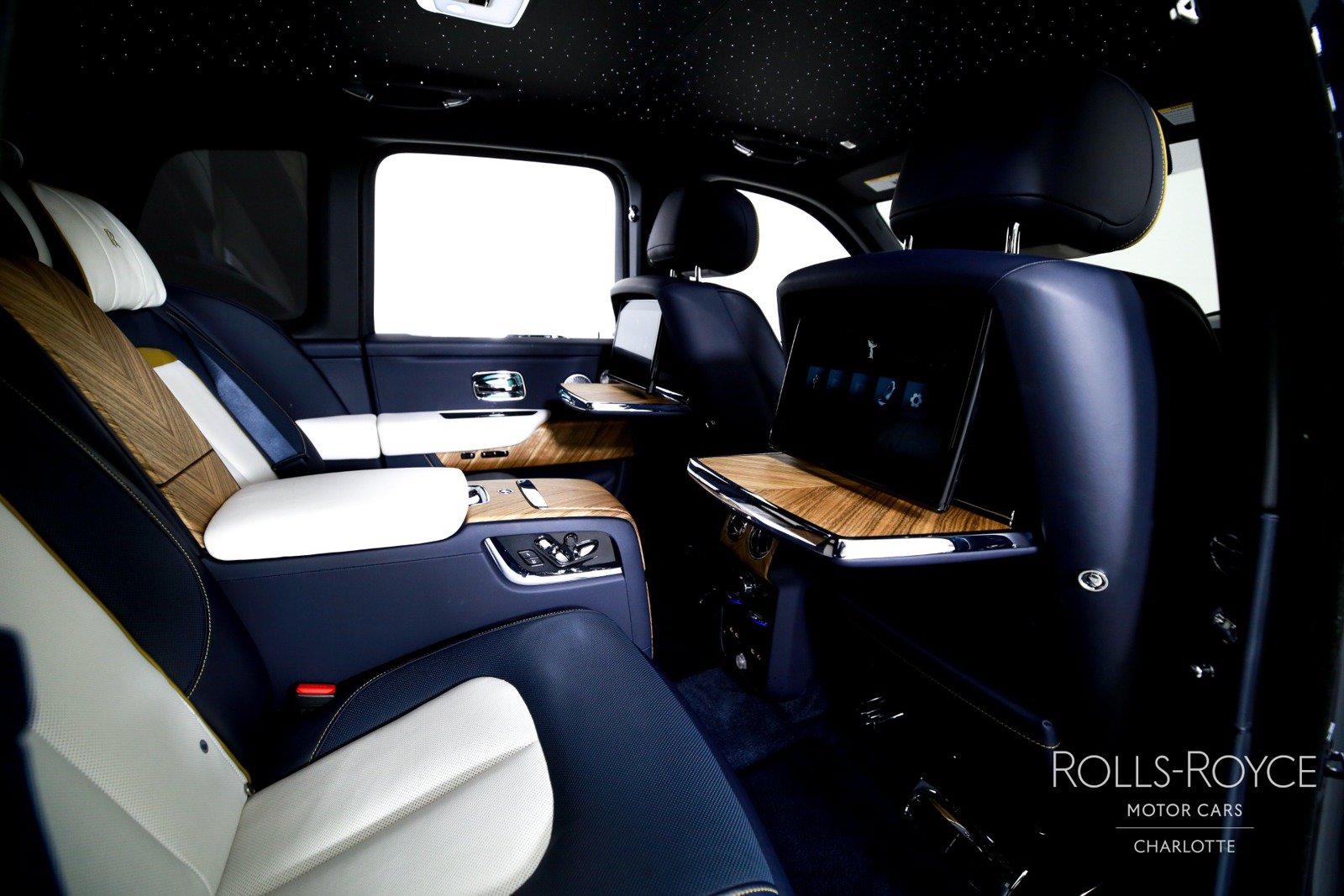 Certified 2025 Rolls-Royce Cullinan AWD/4WD image 33