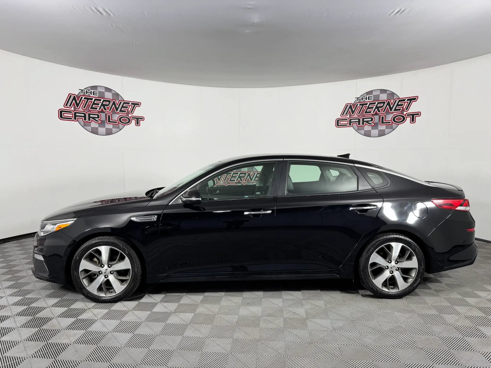 Used 2020 Kia Optima S FWD image 4