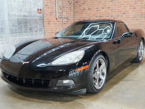 Used 2007 Chevrolet Corvette Coupe w/ Preferred Equipment Group RWD image 18