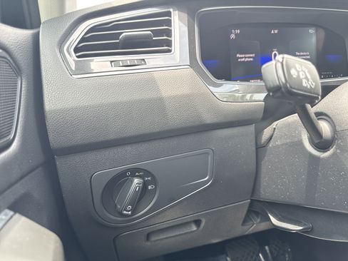 Certified 2022 Volkswagen Tiguan SE w/ Panoramic Sunroof Package FWD image 30