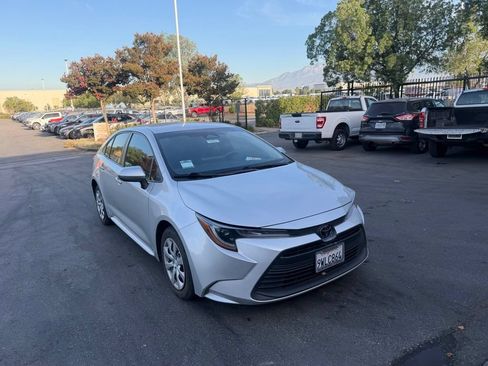 Used 2024 Toyota Corolla LE FWD image 2