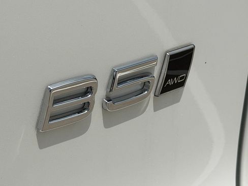 New 2026 Volvo XC40 B5 Plus w/ Climate Package AWD/4WD image 9