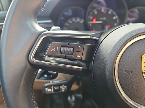 Used 2024 Porsche Macan image 18