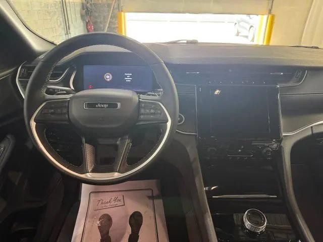 Used 2025 Jeep Grand Cherokee L Laredo AWD/4WD image 4