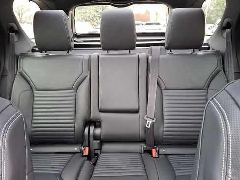 Certified 2025 Land Rover Discovery S image 13