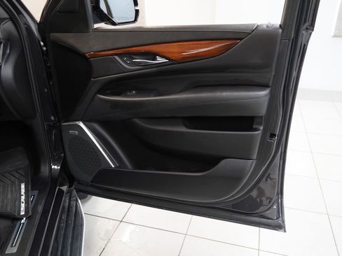 Used 2017 Cadillac Escalade ESV Luxury AWD/4WD image 31