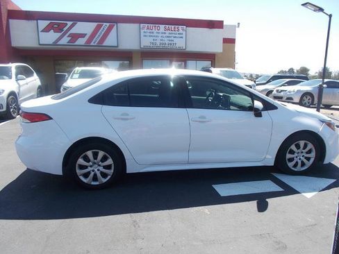 Used 2021 Toyota Corolla LE w/ Carpet Mat Package (TMS) FWD image 8