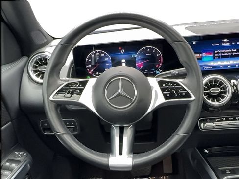 Used 2025 Mercedes-Benz GLB 250 4MATIC image 34