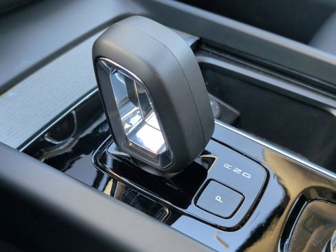 Used 2025 Volvo XC60 B5 Plus w/ Climate Package image 28