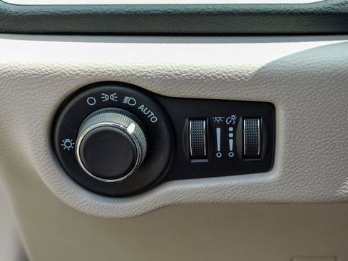 Used 2023 Chrysler Voyager LX image 45