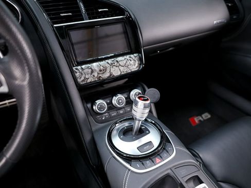 Used 2015 Audi R8 V10 w/ Full Leather Package image 21