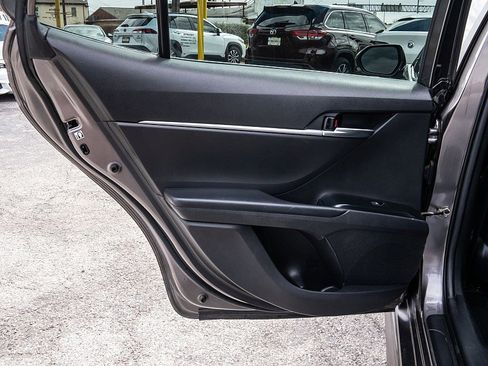 Used 2019 Toyota Camry SE w/ Convenience Package image 11