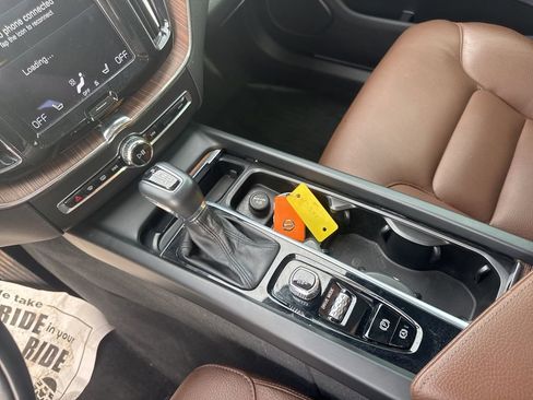 Used 2021 Volvo XC60 T5 Momentum image 12