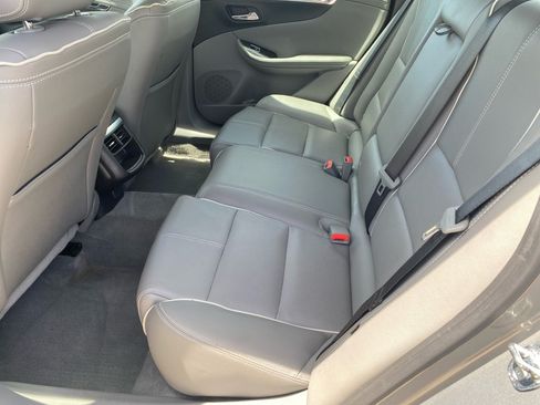 Used 2017 Chevrolet Impala Premier FWD image 16