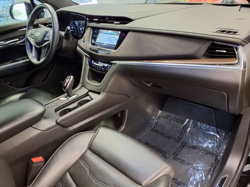Used 2018 Cadillac XT5 Platinum w/ Driver Assist Package AWD/4WD image 9