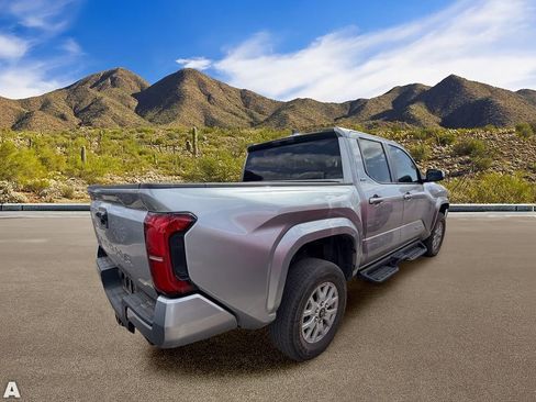 Used 2024 Toyota Tacoma SR5 AWD/4WD image 4