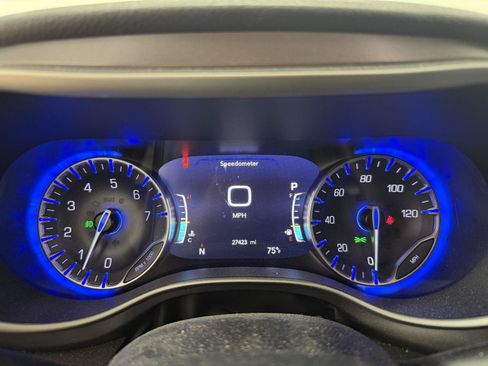 Used 2023 Chrysler Pacifica Touring-L AWD/4WD image 21
